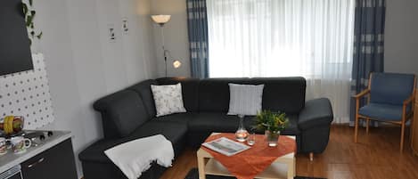 Appartment 3, 40 qm, 1 Schlafzimmer, Wohnzimmer mit Kochnische, Balkon, max. 2 Personen