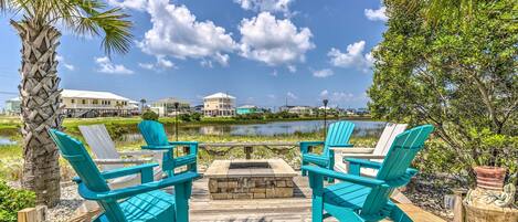 Navarre Vacation Rental | 4BR | 3.5BA | 2,200 Sq Ft | Home Access via Stairs