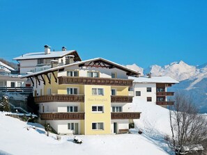 Sky, Snow, Building, Window, Mountain, World, Slope, House, Residential Area, Roof