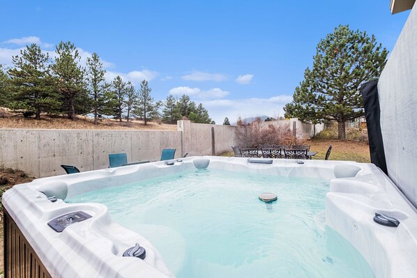 6-person hot tub with a view!