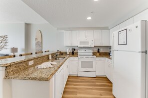 Fully equipped kitchen with everything you need to cook for the family