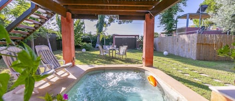 Private Jacuzzi in the garden