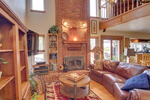 Living Room | Wood-Burning Fireplace | Cable TV