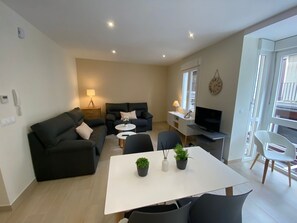 Communal lounge/ TV room,TV and multimedia,Living room,Photo of the whole room,Dining area