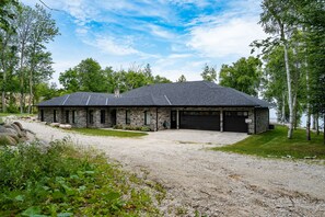 Large private driveway with ample parking.