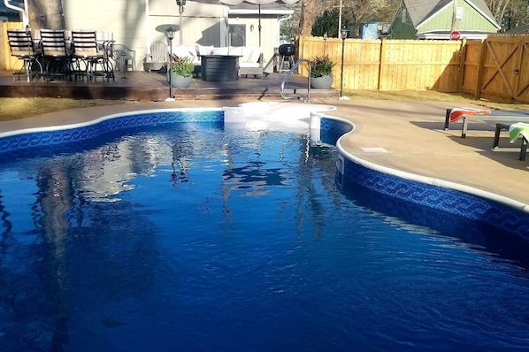 Private pool.  The pool (unheated).  Approx. 4ft-6.5tf. deep. Closed Nov-Feb.