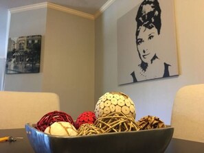 Dinnig space details
