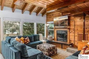 Living room with view windows of Giant Steps ski run