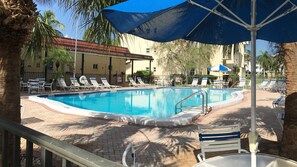 Pool, SE Corner.jpg