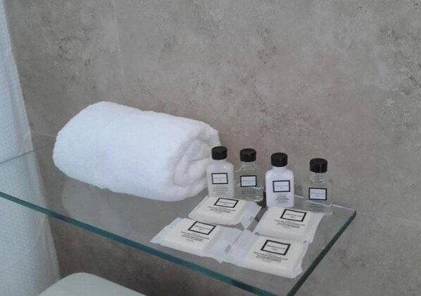 Bathroom amenities