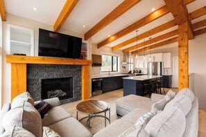 ROKU TV l Wood Accents Throuhgout