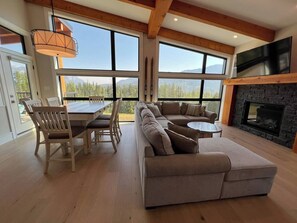 Living Room l Gorgeous Views