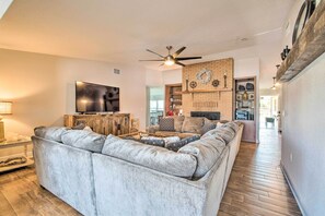 Living Room | Fireplace