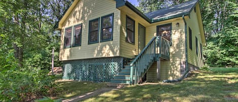 Cass Lake Vacation Rental | 3BR | 1BA | 1,200 Sq Ft | Stairs Required to Access