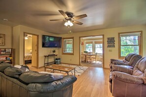 Living Area | 65" Smart TV | Board Games