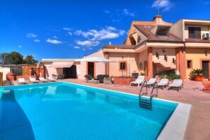 Holiday Home Swimming Pool