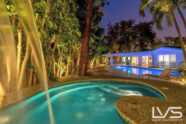 Truly one of kind resort-style property  Oversized Hot Tub, Oversized Pool, Putting Green, Outdoor Entertainment Area, BBQ Kitchen, 8 Lounge Chairs & lots of Seating.  Over 13,000 SqFt Gated Property located in the heart of Ft. Lauderdale off A1A.