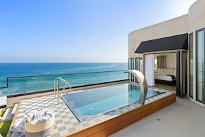 Unwind and reconnect while relaxing in the jacuzzi overlooking the Pacific