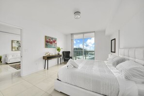 Beautiful bedroom with Miami vibes!