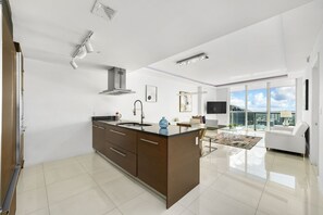 Bright and spacious living room!