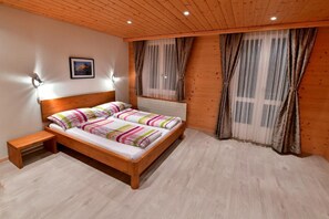 Norddoppelzimmer mit Balkon und Sicht zum Wetterhorn