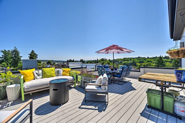 Seattle Vacation Rental | 2BR | 2.5BA | 1,200 Sq Ft | Stairs Required to Access