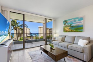 Gorgeous, luxurious remodel feautring high end, Hawaiian inspired decor and furnishings