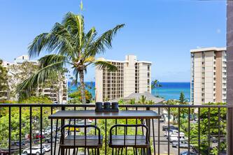 Beautifully remodeled condo with Maui breezes
