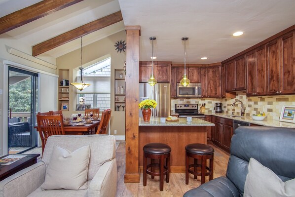 Comfortable Living Room, Kitchen Bar and Dining Area