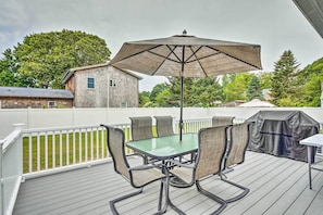 Private Deck | Gas Grill