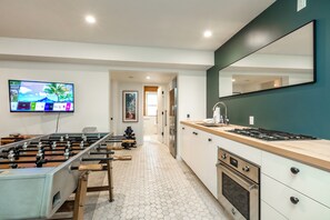 First Floor Bonus Room With Foosball, Smart TV, Bathroom, Bedroom & Full 2nd Kitchen