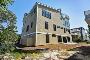 Exterior,Back Yard,