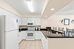 fully equipped kitchen 