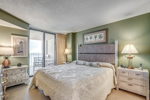 Oceanfront Master Bedroom 