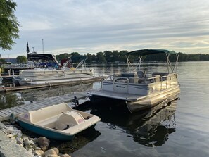 Dock provide so if you have a boat you can dock it during your stay. 