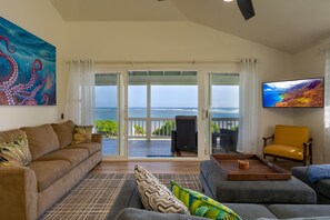 Panoramic windows bring the spectacular ocean views into the home.