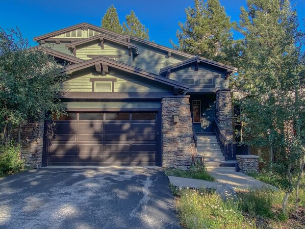 Building, Tree, Garage, House, Gate