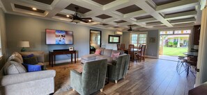 UPSTAIRS BEDROOM - KING BED