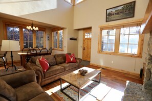 Main floor living and dining room with gas fireplace. Sonos and TV.