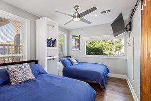 Bedroom 3 with 2 Full beds