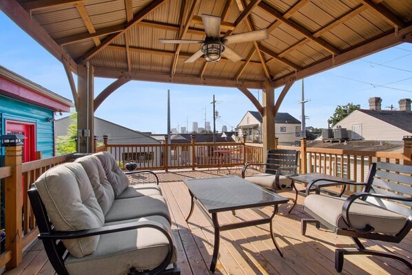 Private Roof Top Deck With Great View