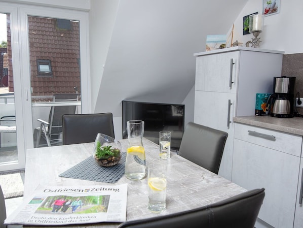 Table, Property, Cabinetry, Furniture, Couch, Building, Tableware, Interior Design, Chair