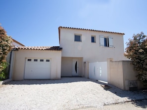 Cielo, Ventana, Edificio, Planta, Puerta, Casa, Árbol, Barrio Residencial, Techo