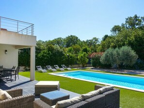 Plant, Sky, Shade, Water, Outdoor Furniture, Tree, Swimming Pool, Rectangle, Building, Chair