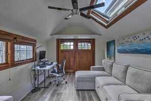 Living Room | Remote Workstation Unavailable