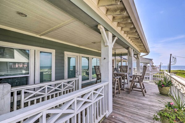 Bolivar Peninsula Vacation Rental | 3BR | 2BA | Stairs Required | 1,353 Sq Ft