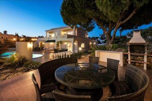 Barbecue area villa and pool