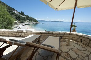 Bijou Sea View and Kaminaki beach