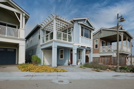 Perched on top of Sand City’s highest dune with the best view of Monterey Bay!