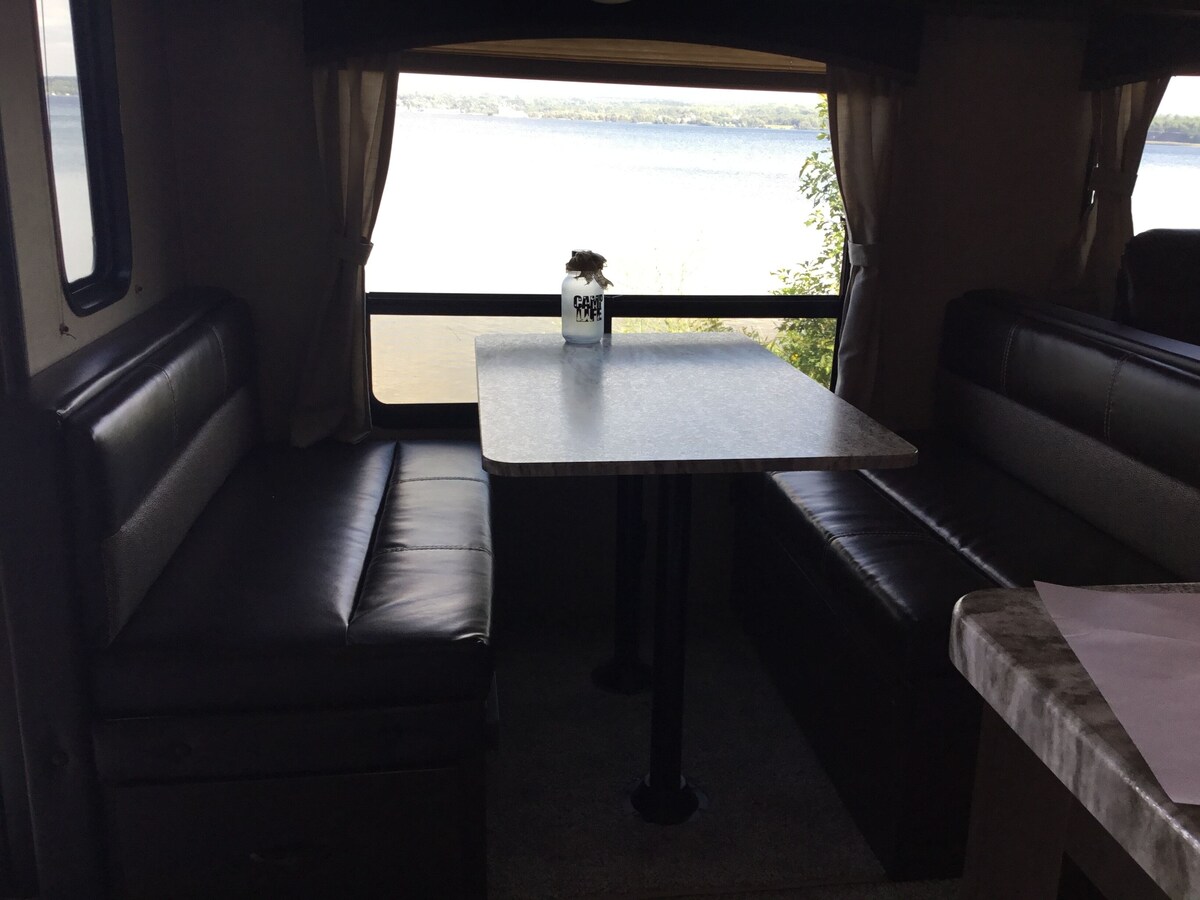 New travel trailer 5 steps from waters edge on Lake Superior!